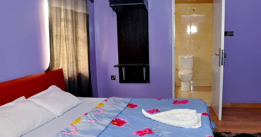 11 chambres, fer et planche à repasser, draps fournis