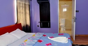 11 bedrooms, iron/ironing board, bed sheets