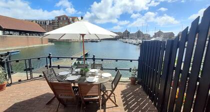 Maison de ville de 3 étages avec vue sur la marina