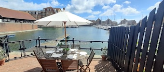 Three floor townhouse Next to the Water For Families and Friends with 3 bedroom