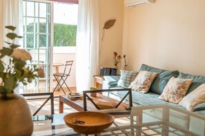 TV, DVD player, books - LV Premier Troia TR1- AC, Comfort, Pool, Seaside (Península de Tróia)