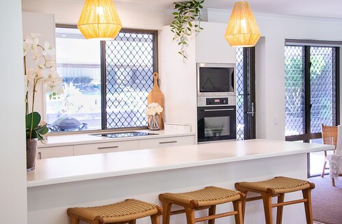 Endless Beach Summer Retreat-pet friendly, walk to the shops, 2km to Hastings St