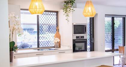 Endless Beach Summer Retreat-pet friendly, walk to the shops, 2km to Hastings St