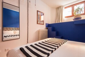 2 bedrooms, iron/ironing board, travel cot, free WiFi - New, Elegant, with a splash of Glam! Free parking (Venezia)