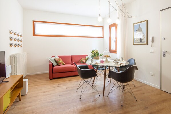 スマートテレビ、DVD プレーヤー、ステレオ