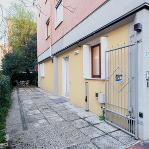 Exterior detail - New, Elegant, with a splash of Glam! Free parking (Venezia)