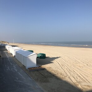 On the beach - Large luxurious and south-facing apartement - 50 m from the beach of De Haan (De Haan aan Zee)