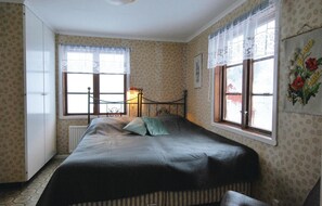 4 bedrooms, travel cot - 4 bedroom lovely home in Virserum (Virserum)