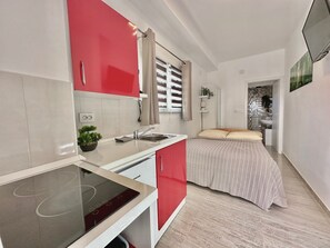 1 bedroom, travel crib, free WiFi, bed sheets - Tiny Studio Slaven (Krk)