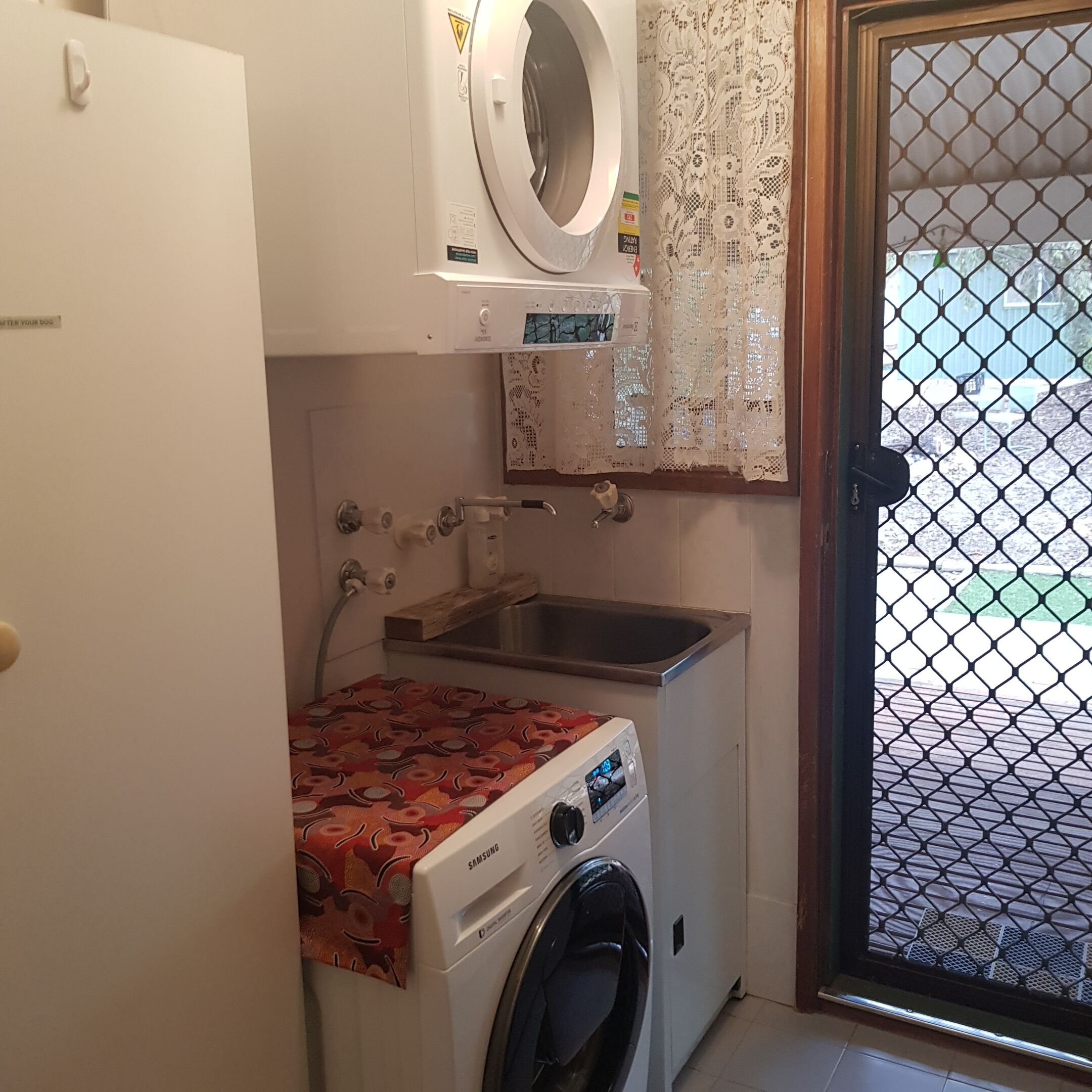 Morgan on the River Murray  with awesome river and scrub views — image 17