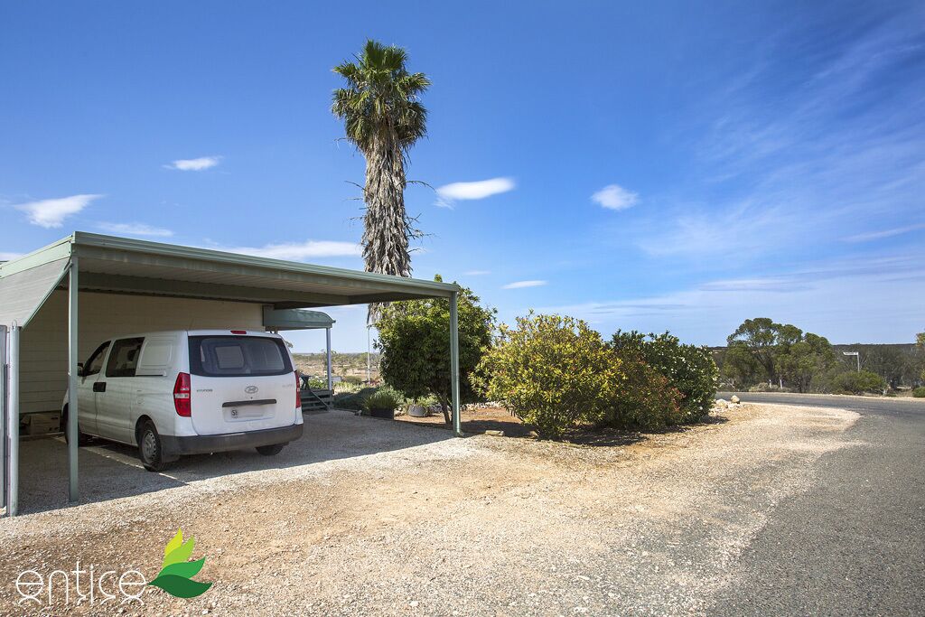 Morgan on the River Murray  with awesome river and scrub views — image 27
