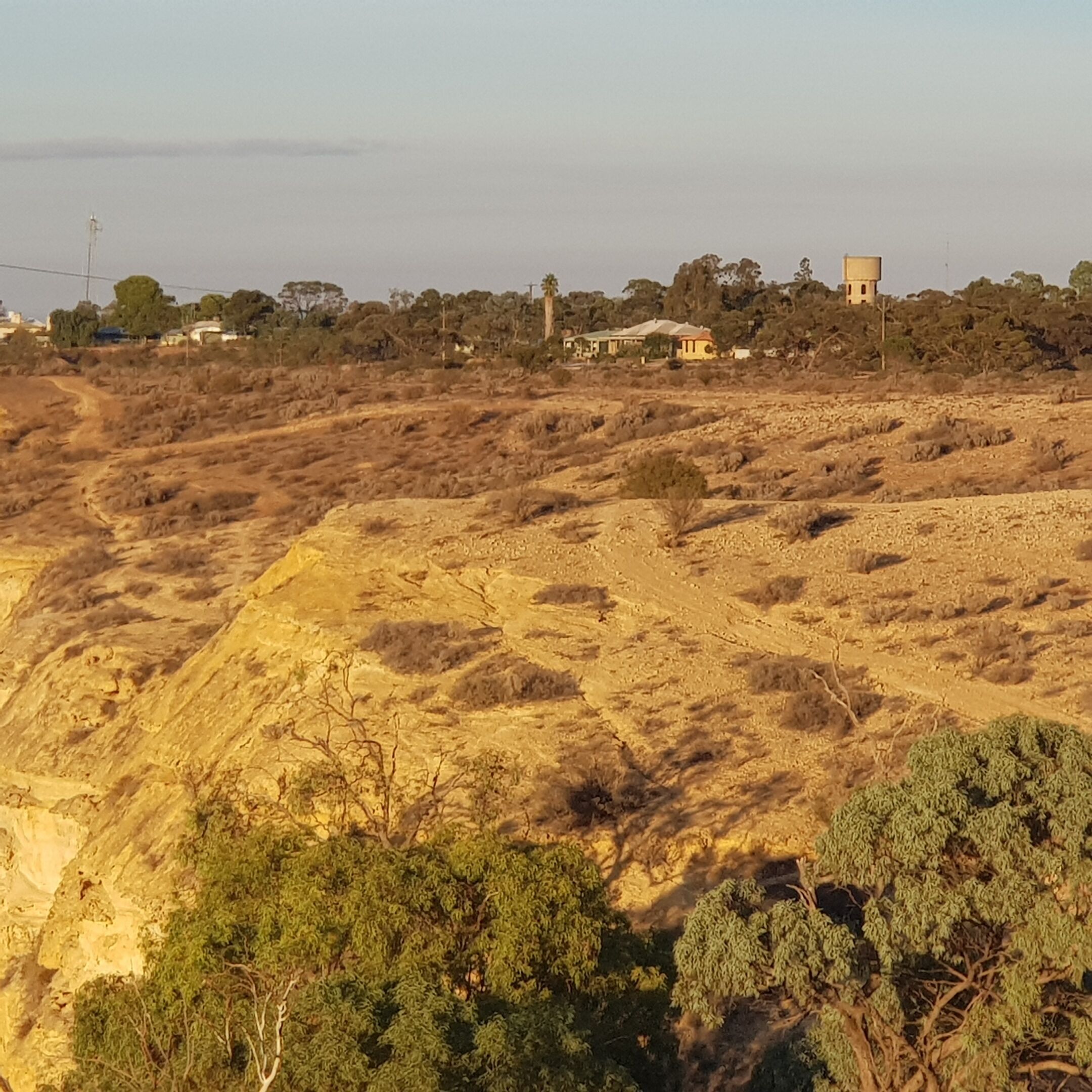 Morgan on the River Murray  with awesome river and scrub views — image 6