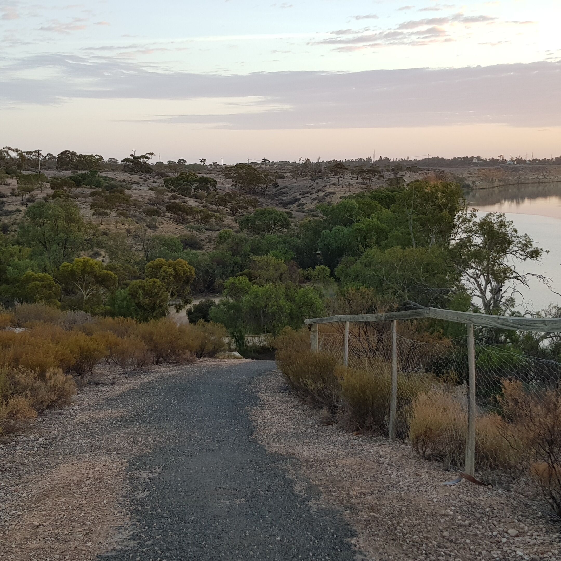 Morgan on the River Murray  with awesome river and scrub views — image 7
