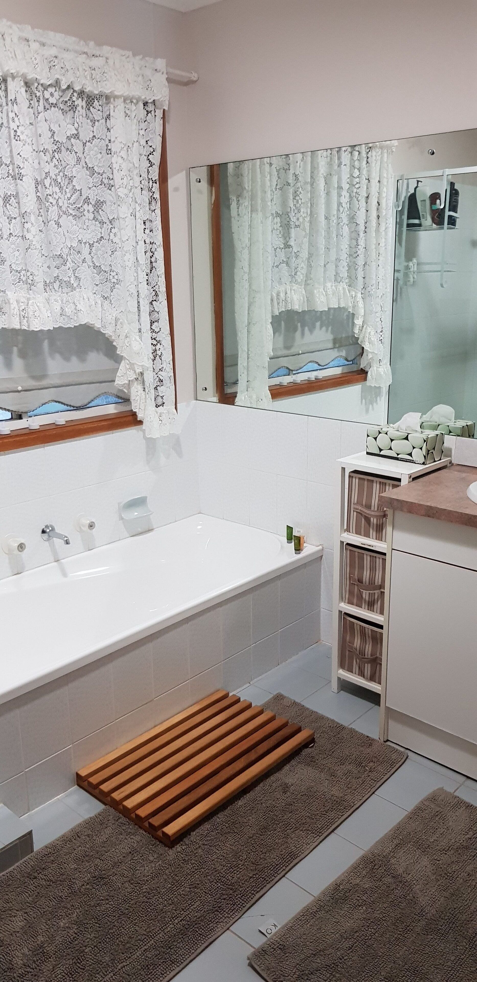 Morgan on the River Murray  with awesome river and scrub views — image 22