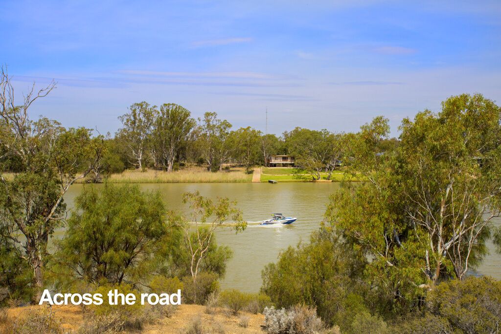 Morgan on the River Murray  with awesome river and scrub views — image 2