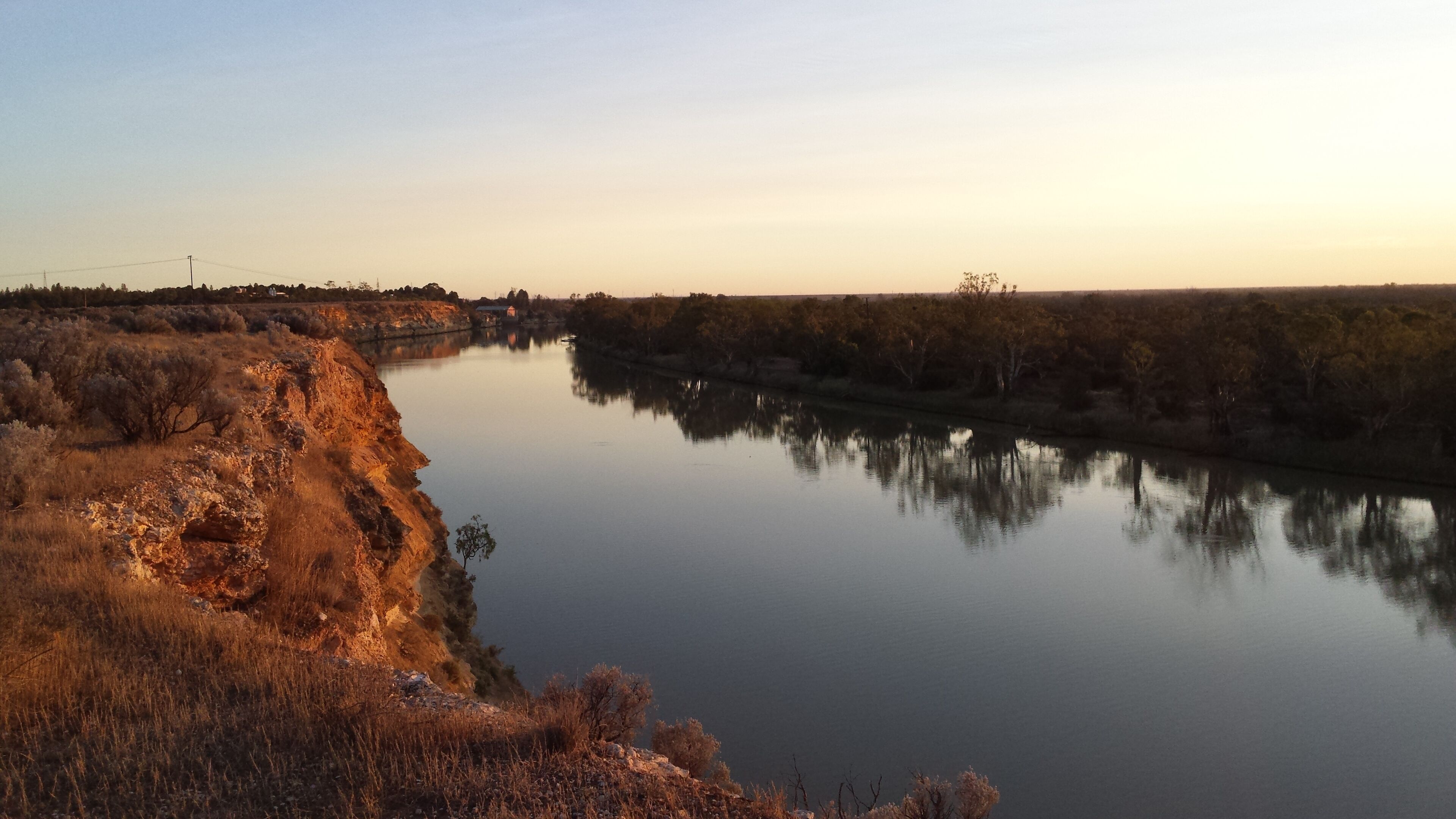 Morgan on the River Murray  with awesome river and scrub views — image 24