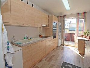 Microwave, oven, dishwasher, dining tables - Nice apartment for 4 guests with WIFI, TV and terrace (Vienna)