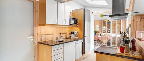 Kühlschrank, Herdplatte, Geschirrspüler