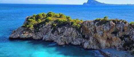 Plage, chaises longues