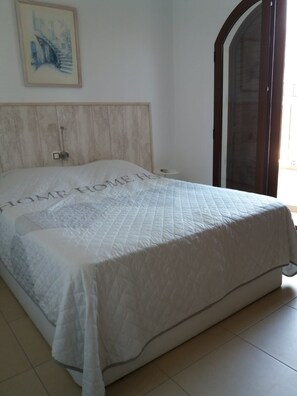 2 slaapkamers, een strijkplank/strijkijzer, gratis wifi, beddengoed