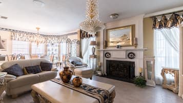 Smart TV, fireplace, DVD player, books
