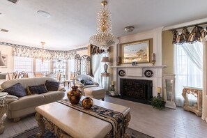 Smart TV, fireplace, DVD player, books