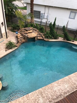 Alberca al aire libre y alberca climatizada