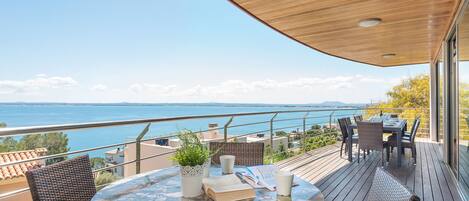 屋外ダイニングエリア