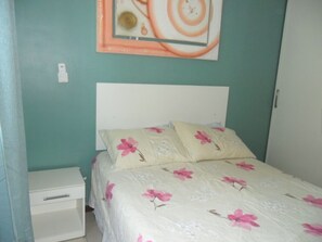 1 bedroom, desk, iron/ironing board, Internet