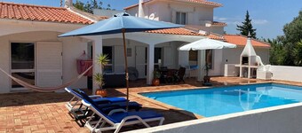 Mooie villa met privé-zwembad, terras, tuin en een speeltuin