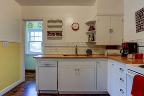 Refrigerador, microondas, horno y lavavajillas