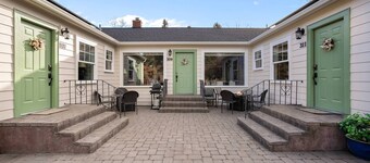Perfect Couples Getaway! Walk to Dwntwn, Galveston Corridor & Drake Park, Parking, Air Conditioning