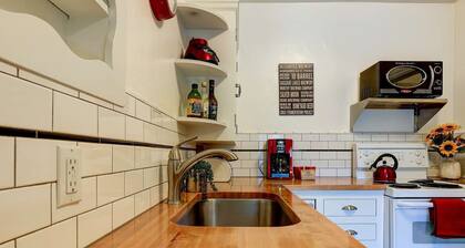 Perfect Couples Getaway! Walk to Dwntwn, Galveston Corridor & Drake Park, Parking, Air Conditioning