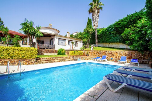 Club Villamar - Villa espagnole chaleureuse avec piscine à moitié couverte, terrasse et jardin  s...