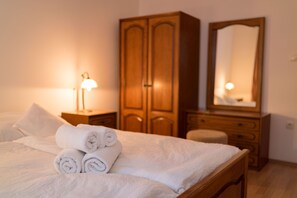 2 bedrooms, in-room safe, free WiFi, bed sheets