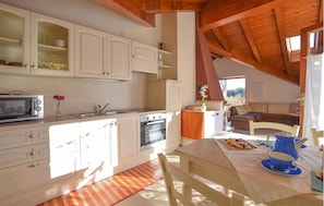 Fridge, microwave, oven, stovetop - Lovely home in Fai della Paganella (Fai della Paganella)