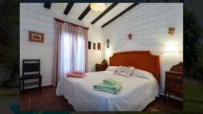6 Schlafzimmer, Schreibtisch, BĂŒgeleisen/BĂŒgelbrett, Reisekinderbett