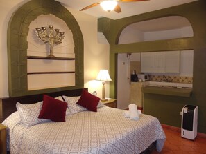 Decoración personalizada, wifi gratis y ropa de cama 