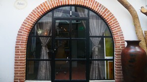 Exterior detail - Casa de las Conservas Gold (San Miguel de Allende)