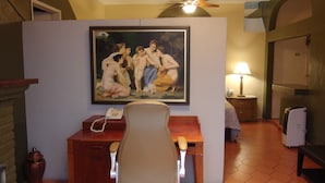 Deluxe Room, 1 King Bed | Room amenity - Casa de las Conservas Gold (San Miguel de Allende)