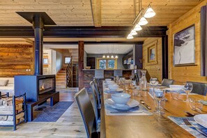 Dining - Chalet with Hot Tub & Sauna near Chamonix Centre (Chamonix-Mont-Blanc)