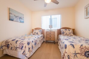 3 Schlafzimmer, Schreibtisch, Bügeleisen/Bügelbrett, Reisekinderbett