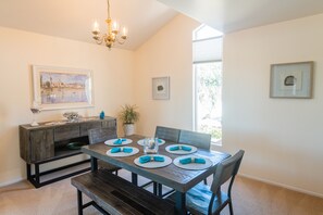 Dining - Near Beach Condo (San Clemente)