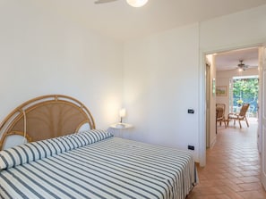 1 bedroom, travel cot, bed sheets