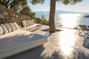 Terrace/patio - Thalasses Villas Skiathos 6 People Beachfront Villa (Skiathos)