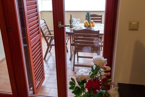 Unclassified image, 4 of 11, button