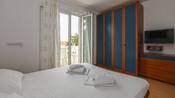 2 Schlafzimmer, Zimmersafe, Bügeleisen/Bügelbrett, kostenloses WLAN