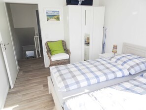 2 bedrooms, travel cot, WiFi