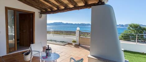 تناول الطعام بالخارج