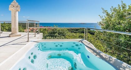 PORT CERVO • DESIGN AND COMFORT Villa pool and jacuzzi, beautiful view Pevero